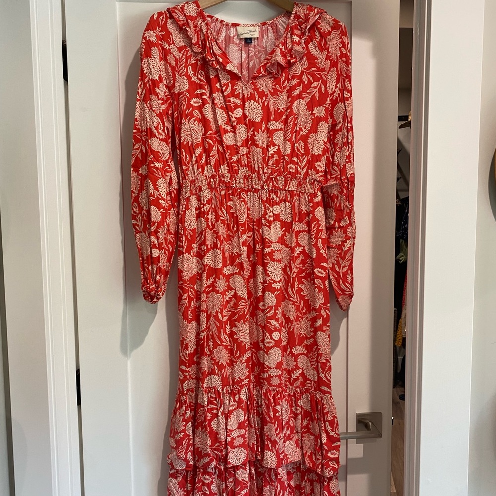 Universal Thread from Target midi dress with long sleeves excellent condition.